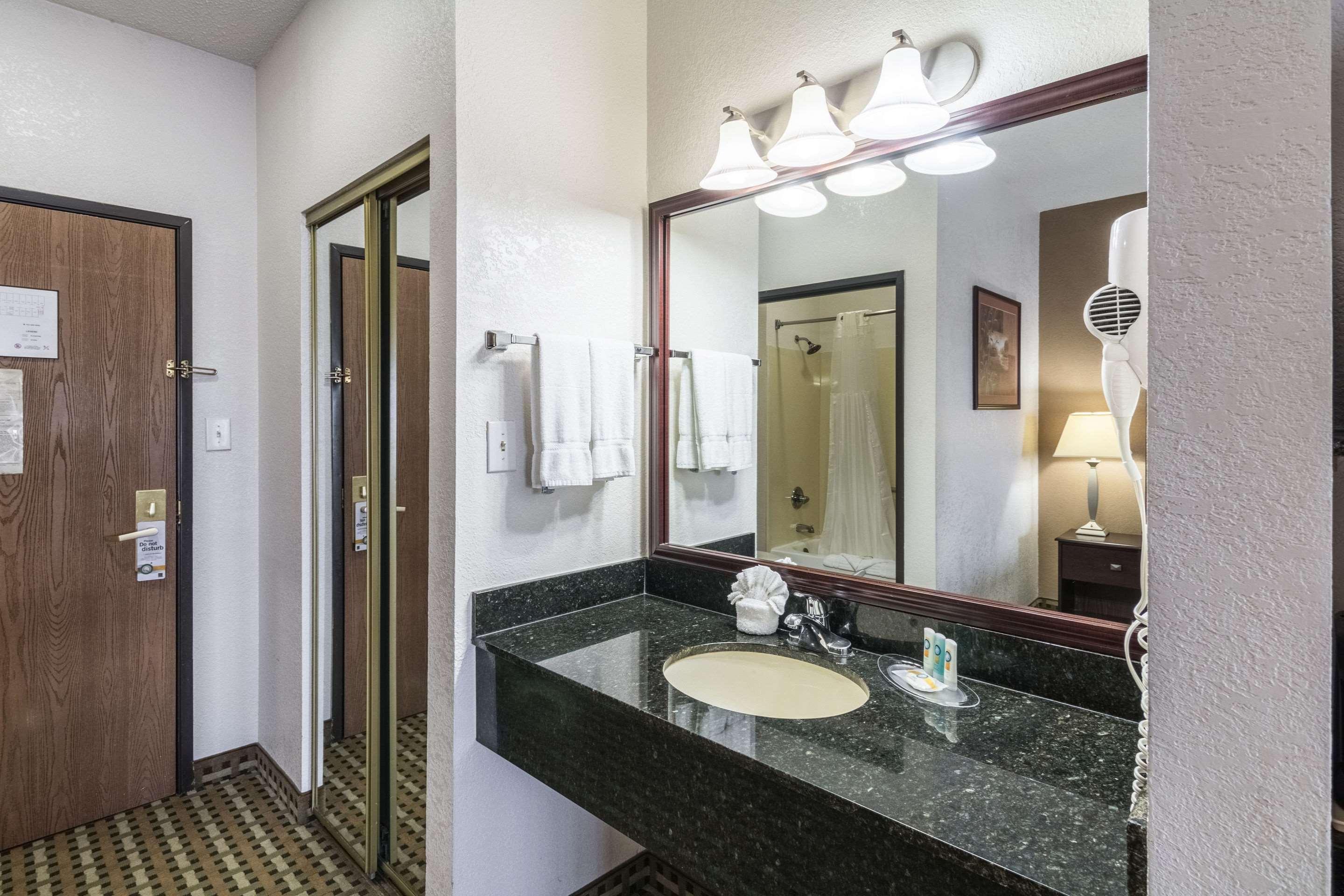 Quality Suites Burleson - Ft Worth المظهر الخارجي الصورة